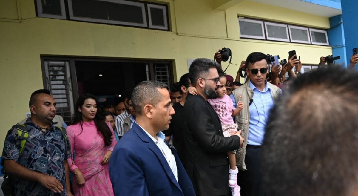 पत्नी र छोरीसहित चितवन पुगे प्रधानमन्त्री शाह