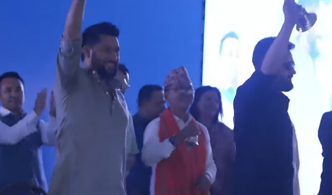 रवि र बालेनद्वारा घण्टी बजाएर रास्वपाको महाधिवेशन उद्घाटन