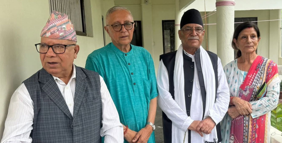 डा. शेखर कोइराला भेट्न उनकै निवास पुगे प्रचण्ड र माधव नेपाल