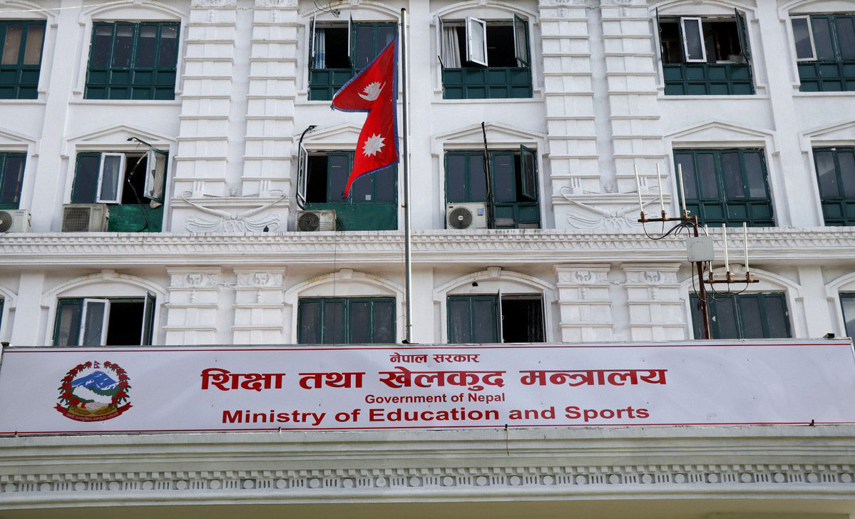 विशेष शिक्षक दरबन्दीमा रूपान्तरण, साधारण शिक्षक सरह सेवा र सुविधा पाउने