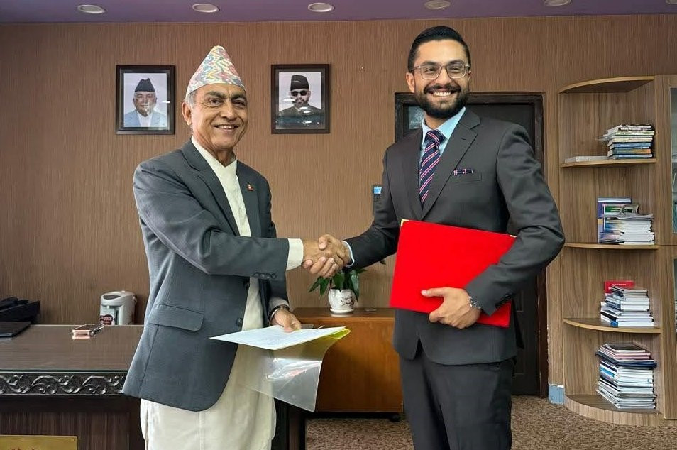 त्रिवि सेवा आयोगका नवनियुक्त अध्यक्ष थापाले लिए शपथ