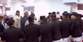 कर्णाली प्रदेश सभामा हंगामा, अर्थमन्त्री शाहलाई रोस्ट्रम जानै दिएनन् प्रतिपक्षीले