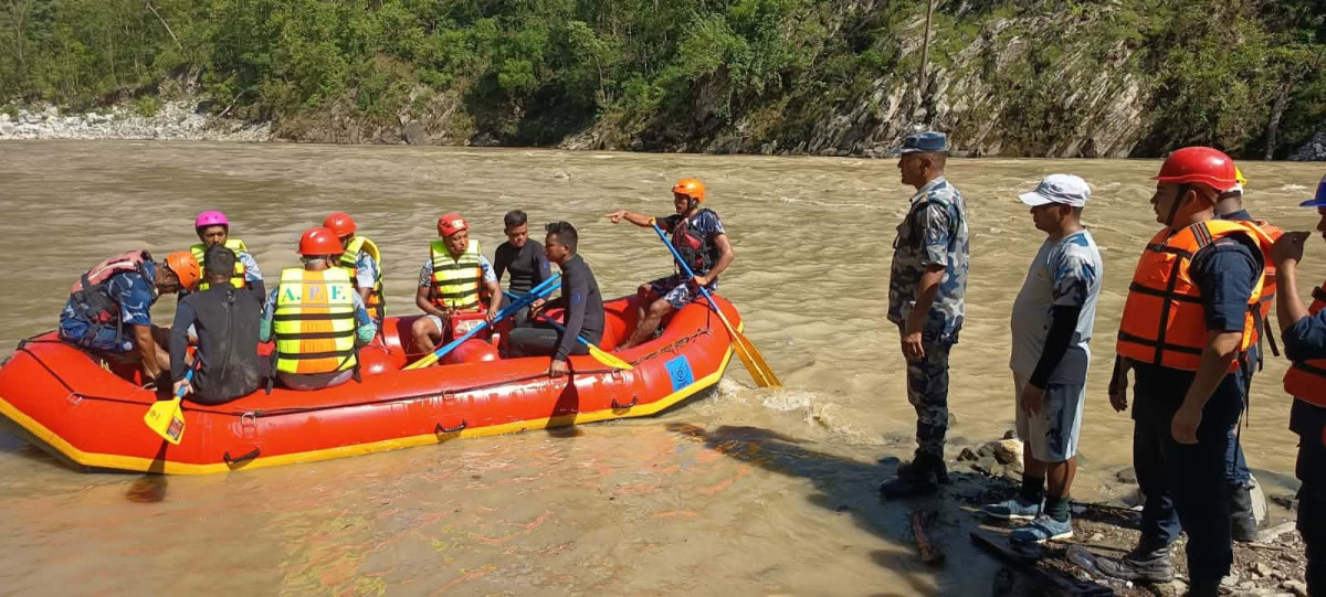 कर्णाली दुर्घटना : सोनार क्यामरा र चुम्बकसहित १० गोताखोरबाट खोजी सुरु