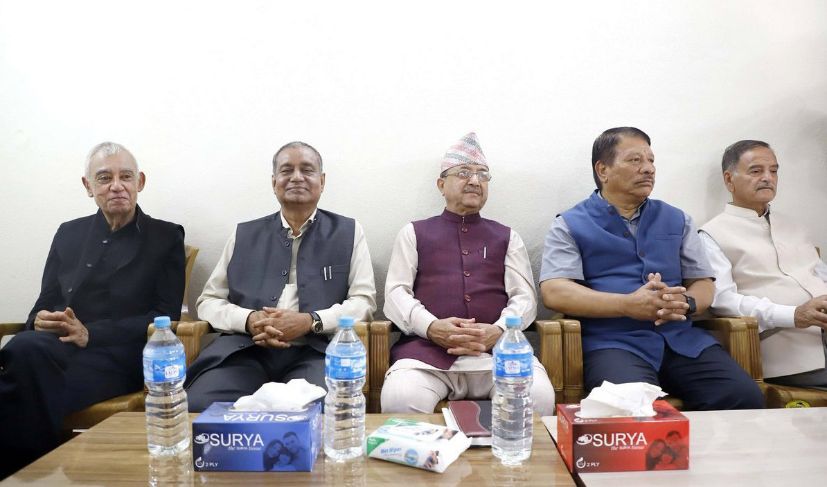 देउवा समूहको बैठक चुनदेवीमा