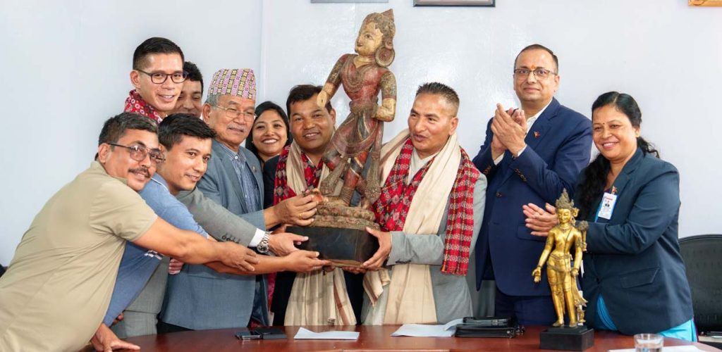 अवैध ओसारपसारबाट अमेरिका पुर्‍याएका दुई मूर्तिहरू स्वदेश फिर्ता