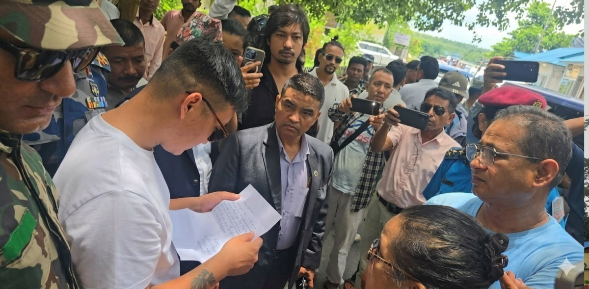 झापा तस्करी काण्डमा गृहमन्त्रीको कडा एक्सन: दुई डीएसपी र दुई हवल्दारको मोबाइल जफत