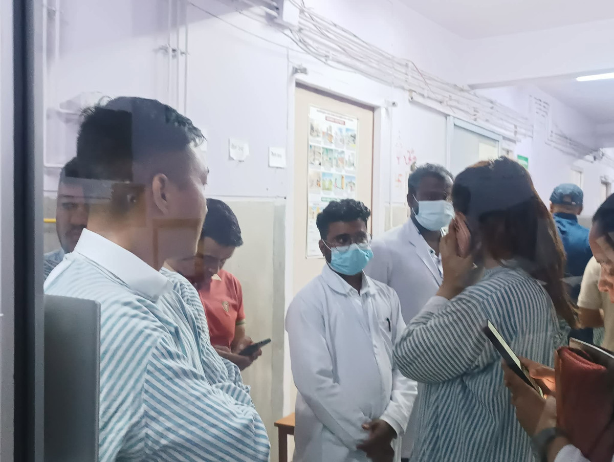 गणेश नेपालीको अवस्थाबारे जानकारी दिन पत्रकार सम्मेलन गर्दै वीर अस्पताल