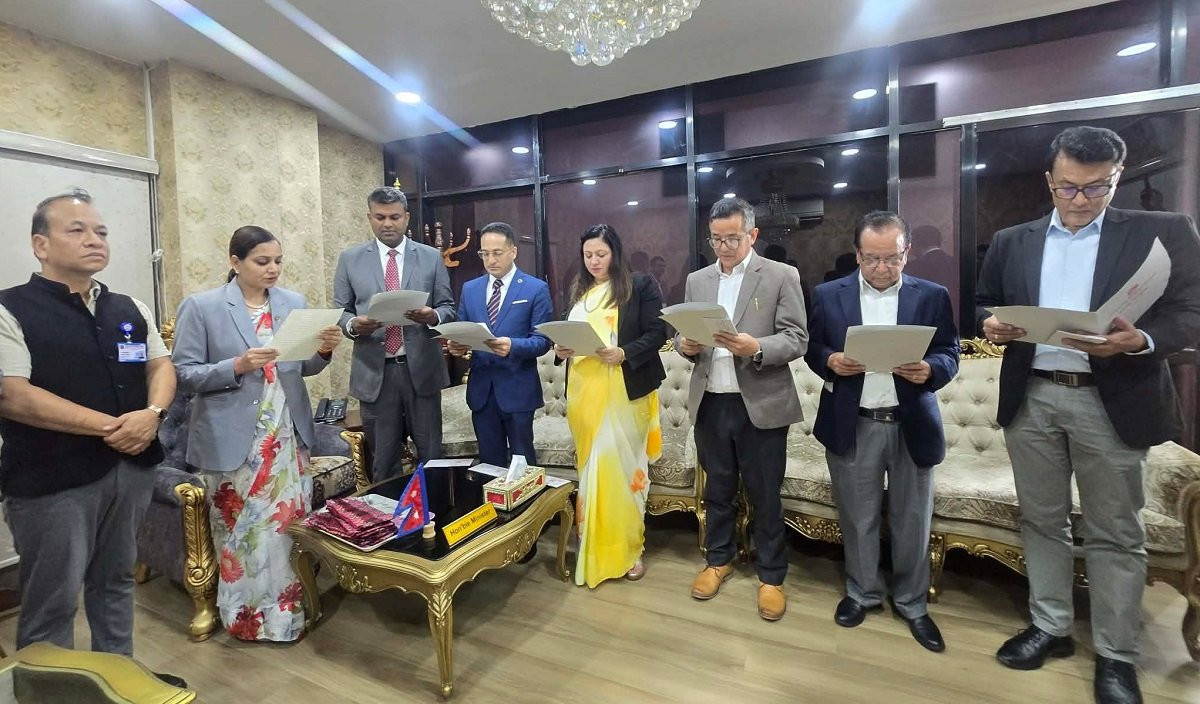 ६ स्वास्थ्य विज्ञान प्रतिष्ठानका नवनियुक्त उपकुलपतिद्वारा शपथ ग्रहण