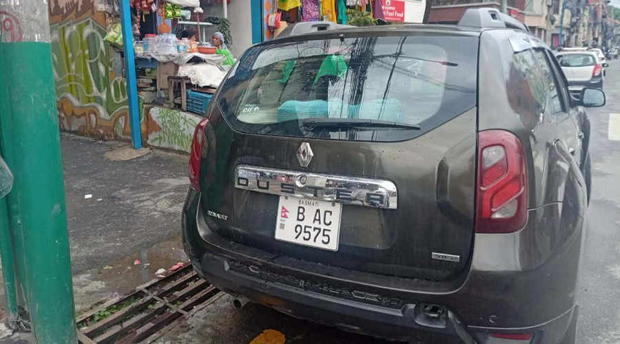 सञ्चारगृहपछि कांग्रेस नेता गगन थापाको घर बाहिर पनि भेटियो शंकास्पद गाडी