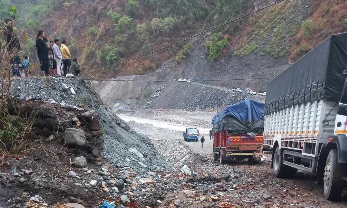 हेटौँडा–काठमाडौं जोड्ने दुई सडकमा सवारी आवागमन रोक