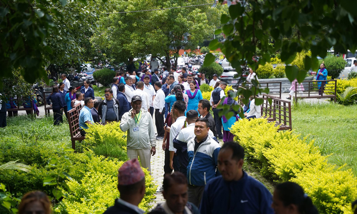 करार र ज्यालादारी कर्मचारी हटाउने निर्णयविरुद्ध सिंहदरबारभित्रै विरोध, काम ठप्प