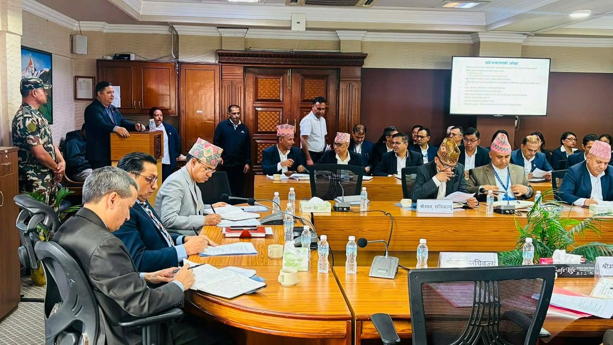बजेट कार्यान्वयनलाई गति दिन अर्थमन्त्री वाग्लेद्वारा सचिवहरूसँग छलफल
