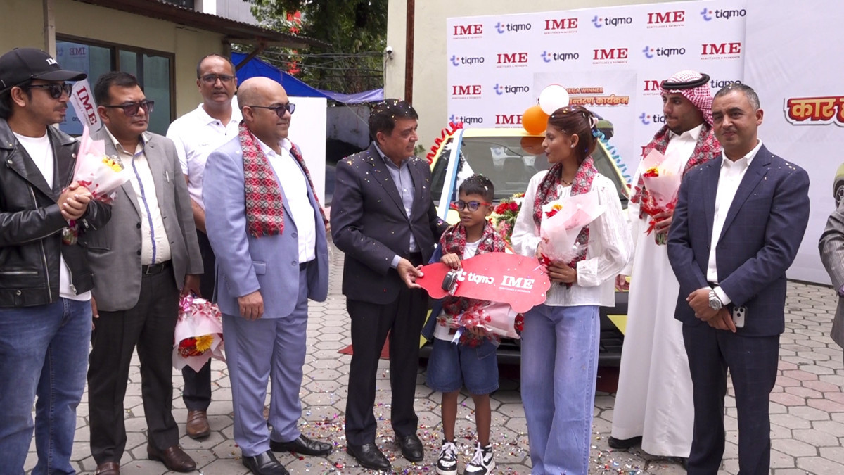आइएमईद्वारा बीवाईडी एट्टो १ ईभी विजेतालाई पुरस्कार हस्तान्तरण