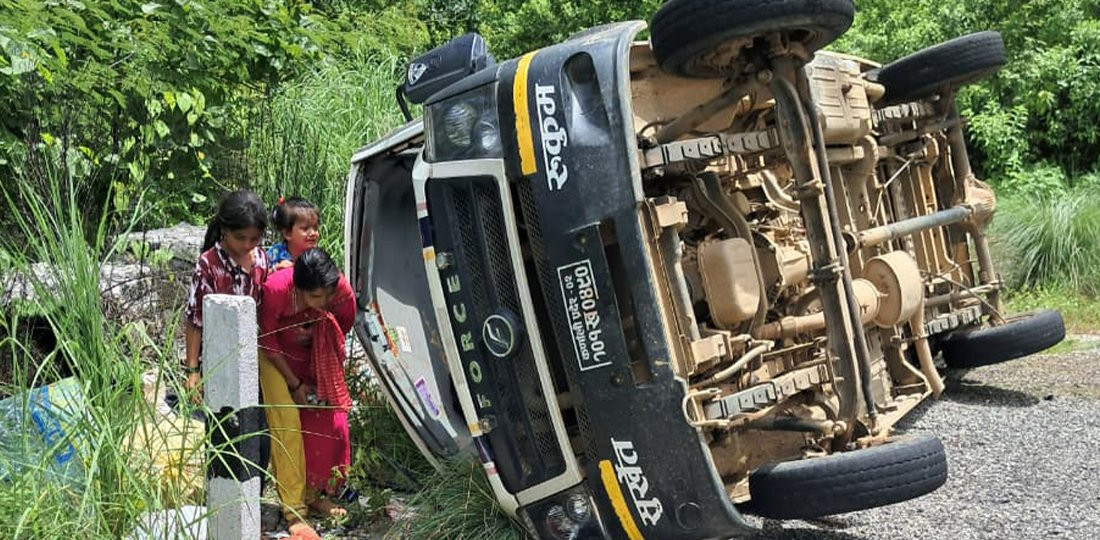 फोर्स गाडी दुर्घटना : १९ जना घाइते, ३ जनाको अवस्था गम्भीर