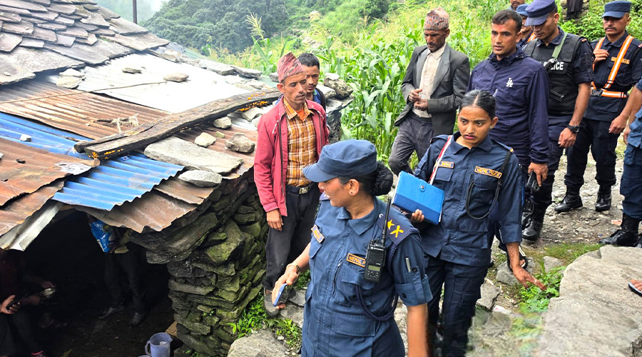 बाजुरामा १३ परिवारको आकस्मिक उद्धार, पहिरोले सडक पनि बन्द