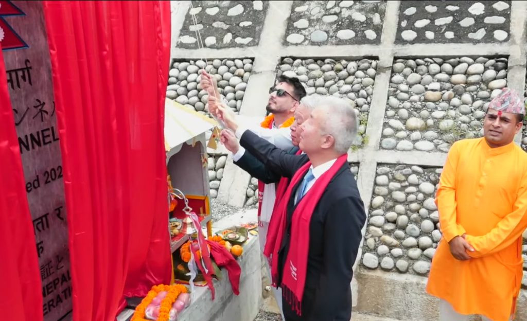 नागढुङ्गा–सिस्नेखोला सुरुङमार्ग उद्घाटन, परीक्षण अवधिमा अत्यावश्यक सवारीलाई मात्र अनुमति (तस्बिरहरु)