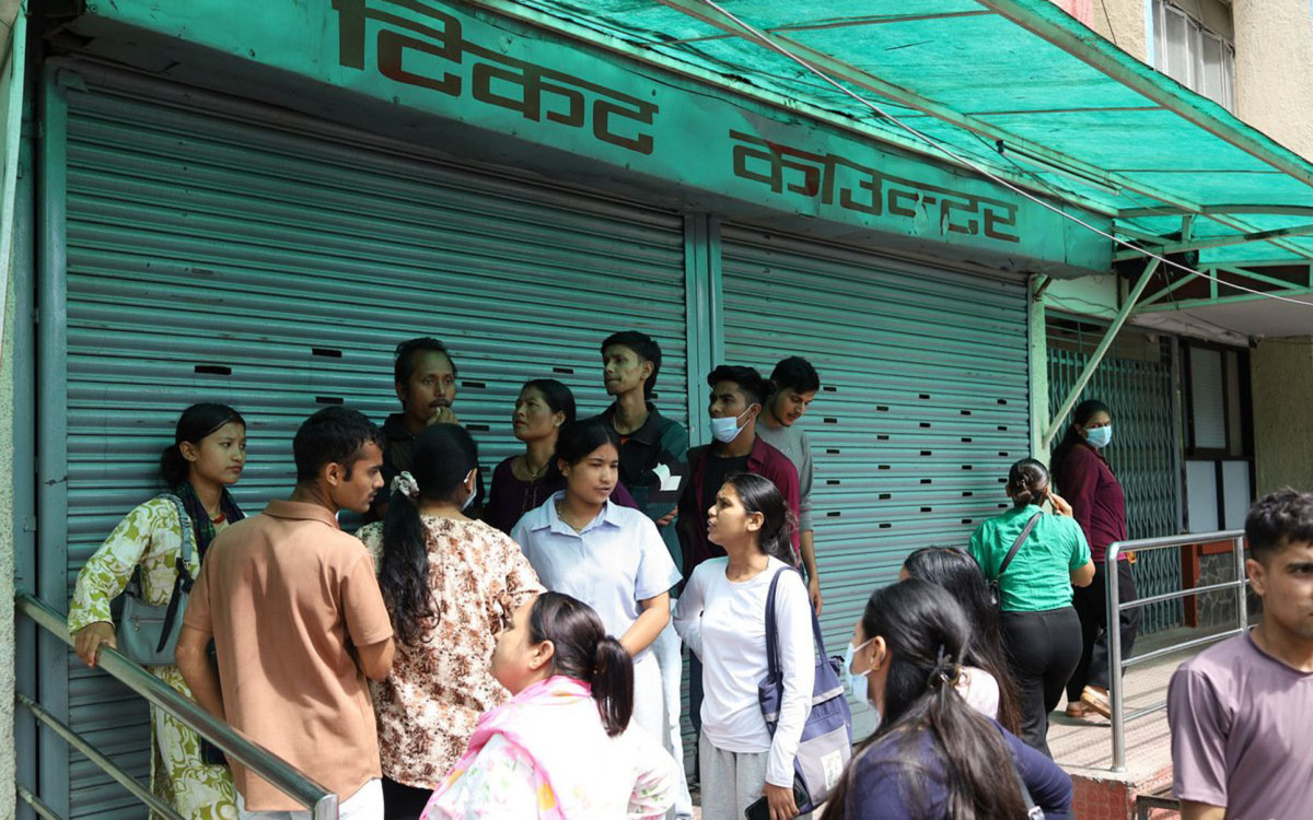 अस्पतालहरूमा आकस्मिक बाहेकका सबै सेवा बन्द