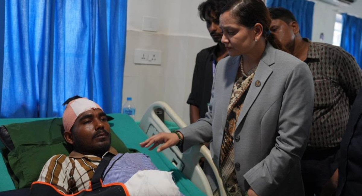 स्वास्थ्यमन्त्री मेहताले भेटिन् गोलीकाण्डका घाइते