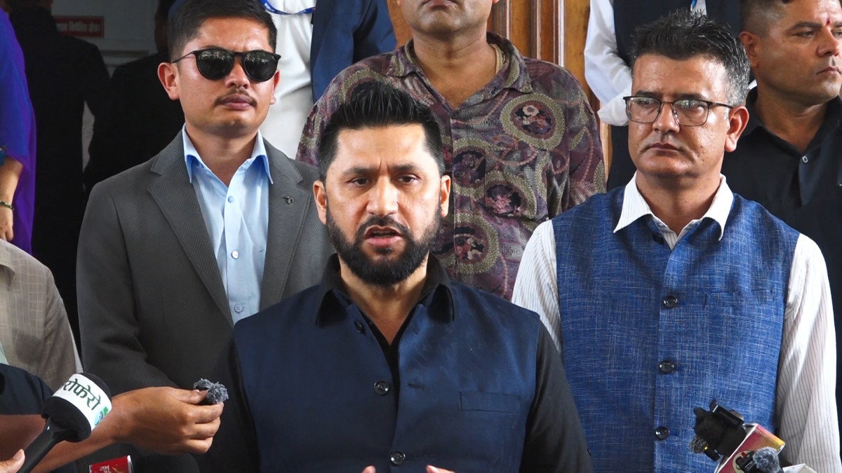 प्रधानमन्त्री र गृहमन्त्रीको बचाउ गर्दै रविले भने- उहाँहरुले आ–आफ्नो तर्फबाट कार्यसम्पादन गर्दै हुनुहुन्छ