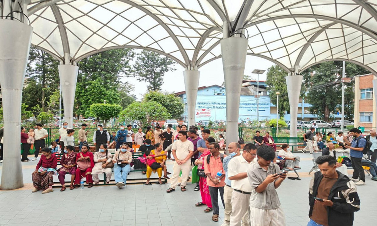 दुई दिनपछि टिचिङ अस्पतालमा ओपीडी सेवा सुचारु, बिरामीको भीड (तस्बिरहरू)