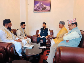 रविले गरे धार्मिक गुरुहरूसँग छलफल