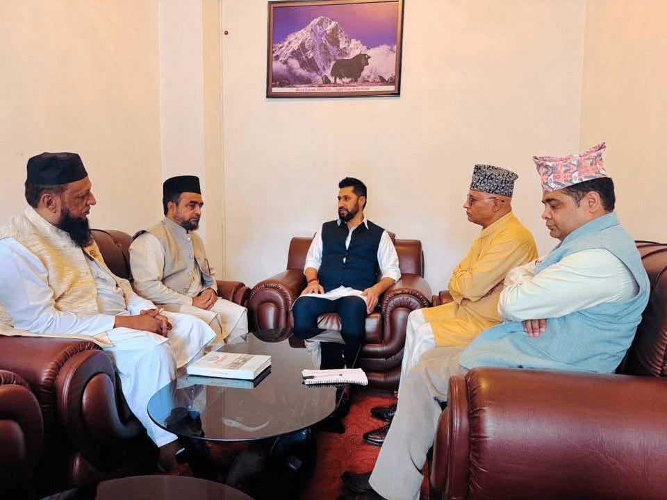 रविले गरे धार्मिक गुरुहरूसँग छलफल