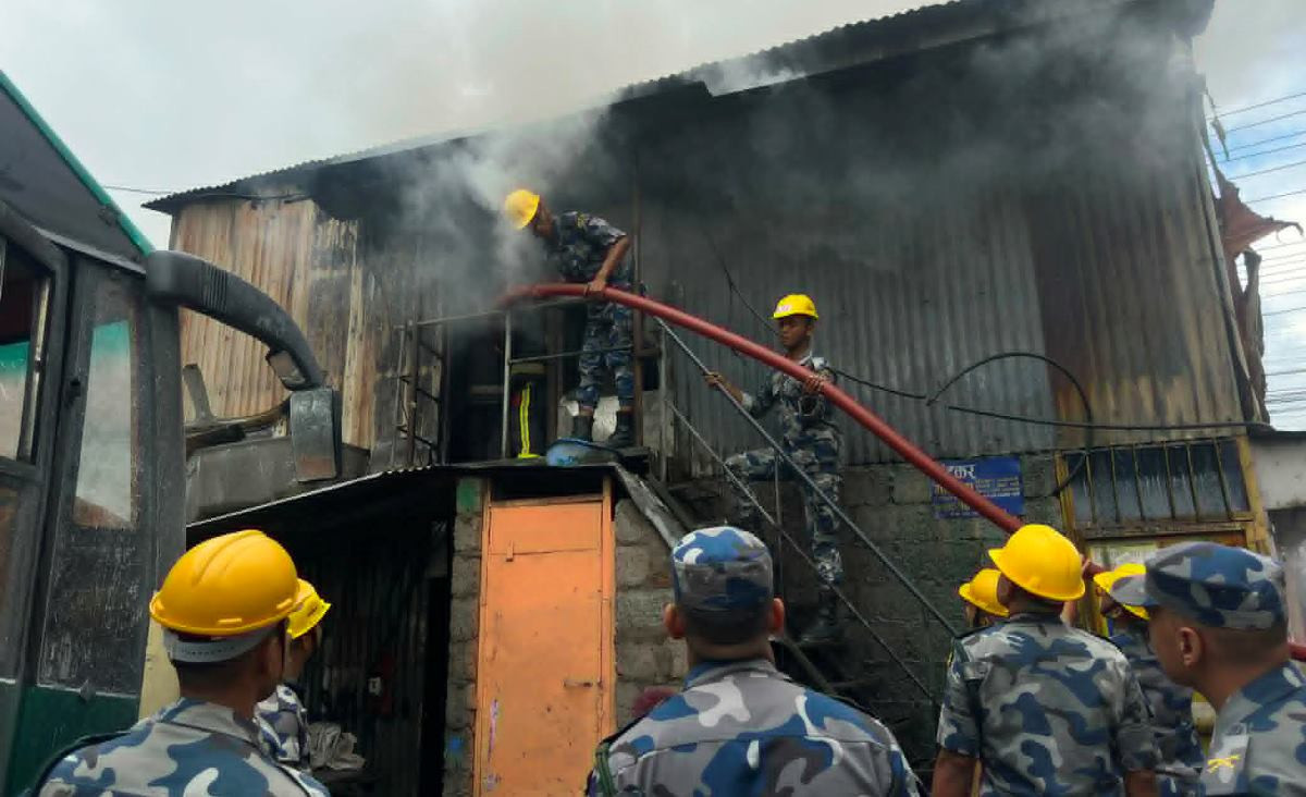 शनिबार नै ठूलो भर्‍याङ र जमलमा आगलागी, दमकलको सहयोगमा नियन्त्रण