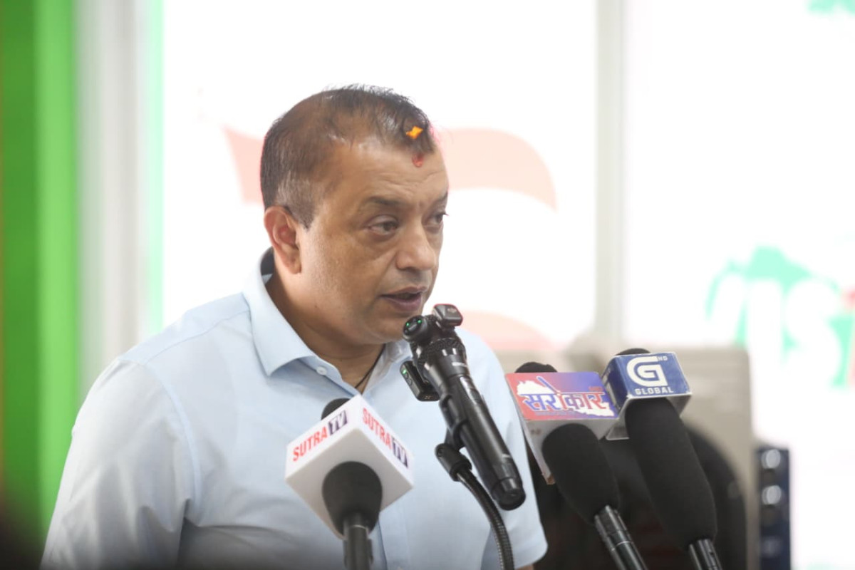 गगन थापाको केन्द्रीय समितिमा ब्रिफिङ