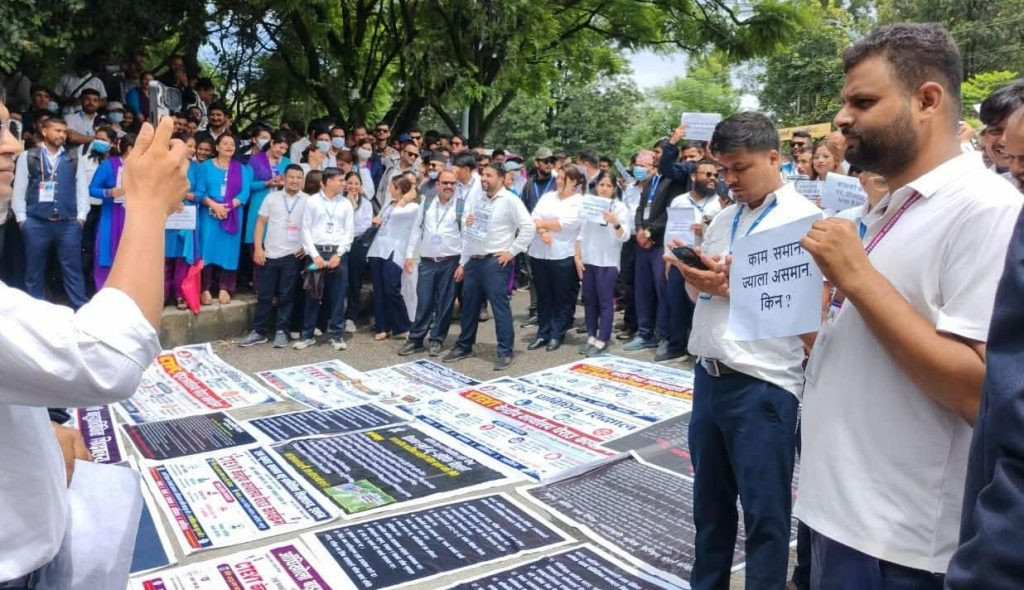 सीटीइभीटीका करार तथा ज्यालादारी कर्मचारीहरूले घेरे केन्द्रीय कार्यालय