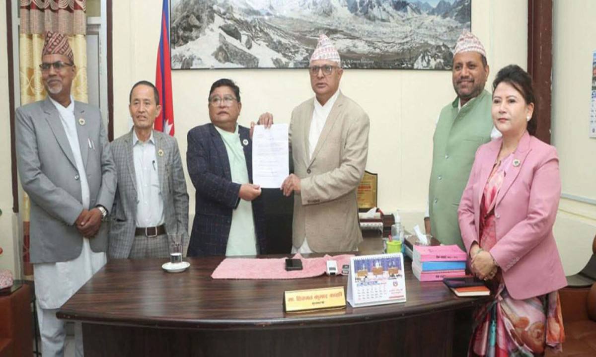 काेशीमा कांग्रेसका मन्त्रीहरूले दिए राजीनामा