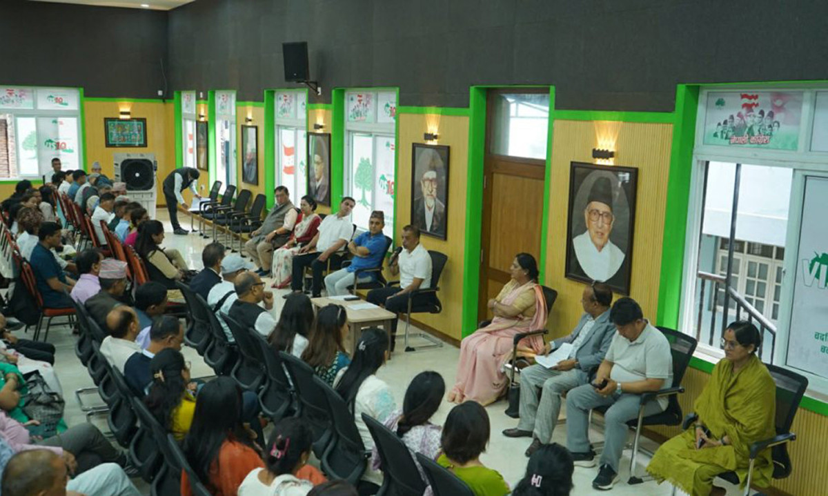 सानेपा बैठक सुरु गर्दै सभापति थापाले गरे देउवाको स्वागत