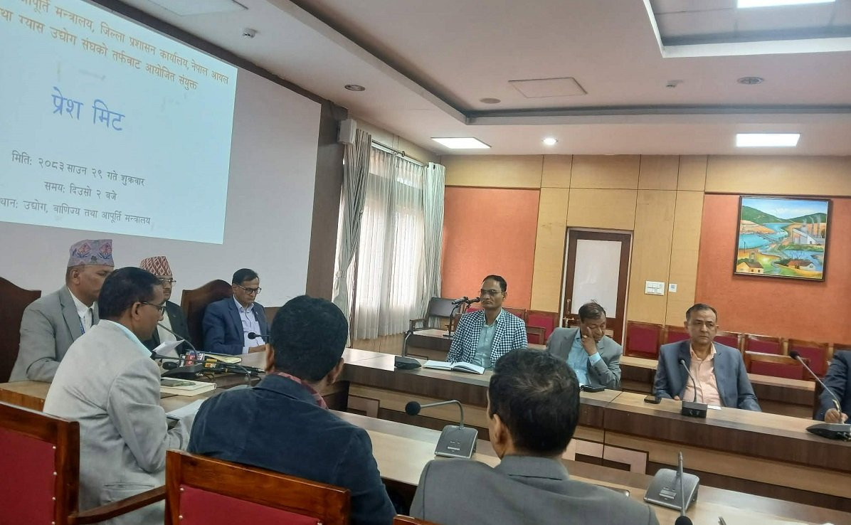 ग्यास संकट हटाउन काठमाडौंमा २४ घण्टा पसल खोल्न प्रशासनको आग्रह