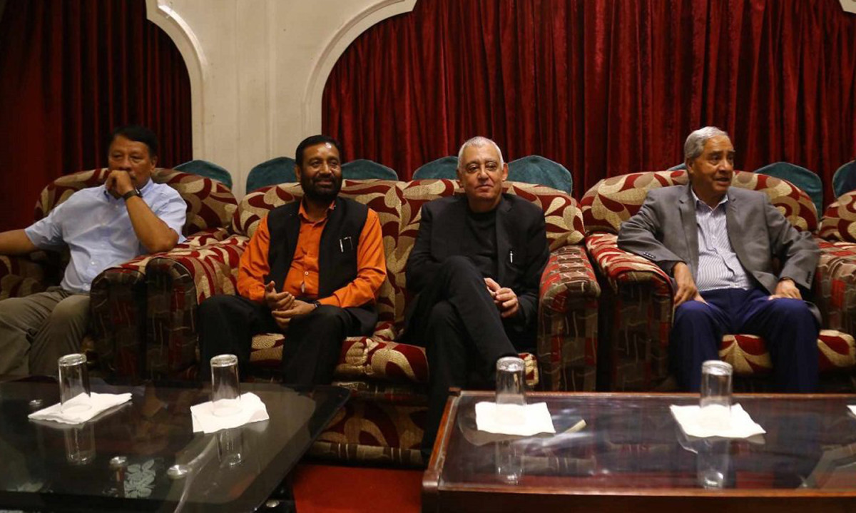 महाधिवेशन रोक्न माग गर्दै कांग्रेसको इतर समूह सर्वोच्च जाँदै