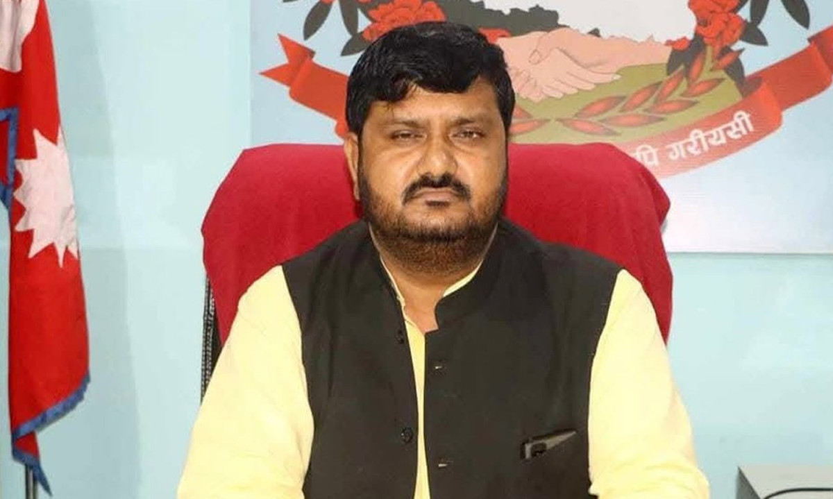 कीर्ते प्रकरणमा प्रतापपुर गाउँपालिका अध्यक्ष यादवद्वारा प्रहरीसमक्ष आत्मसमर्पण