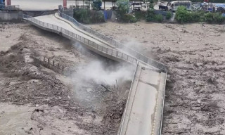 भोटेकोशी बाढीले सडक पूर्वाधारमा ठूलो क्षतिः ४० किलोमिटर सडक पूर्ण रूपमा ध्वस्त, ३१ वटा पुलमा क्षति