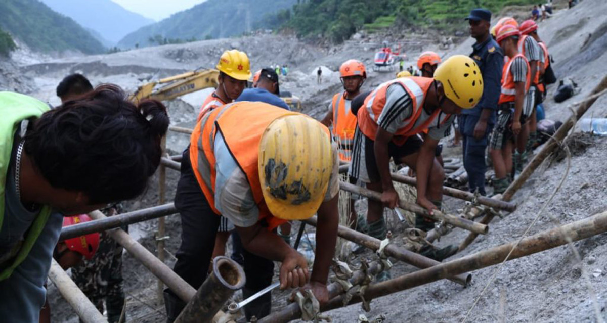 त्रिशूली थ्री–ए सुरुङमा उद्धार प्रयास तीव्र, हावा पठाउन पाँच ठाउँमा ड्रिल
