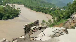 कृष्णभीरको सडक पूर्ण रूपमा क्षतिग्रस्त