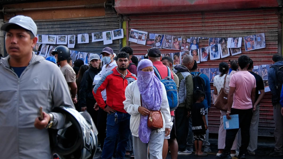 रसुवा बाढीपछि सम्पर्कविहीनका आफन्तको त्रिवि शिक्षण अस्पतालमा भीड