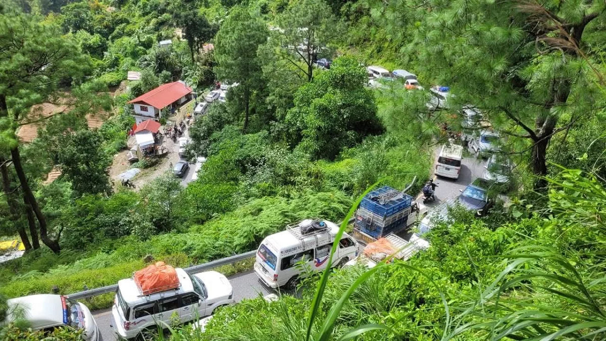 पृथ्वी राजमार्ग अवरुद्ध भएपछि कान्ति राजमार्गमा सवारीको चाप अत्यधिक