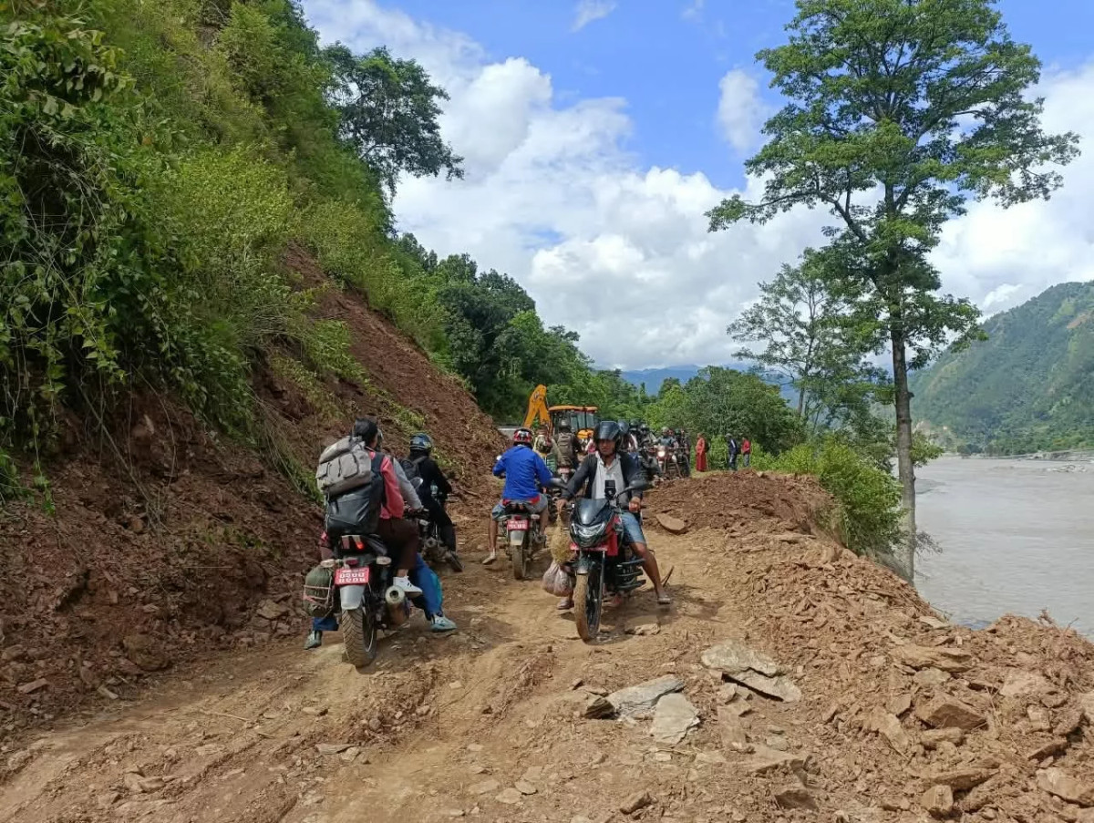 त्रिशूली बजारसम्म वैकल्पिक सडक सञ्चालनमा