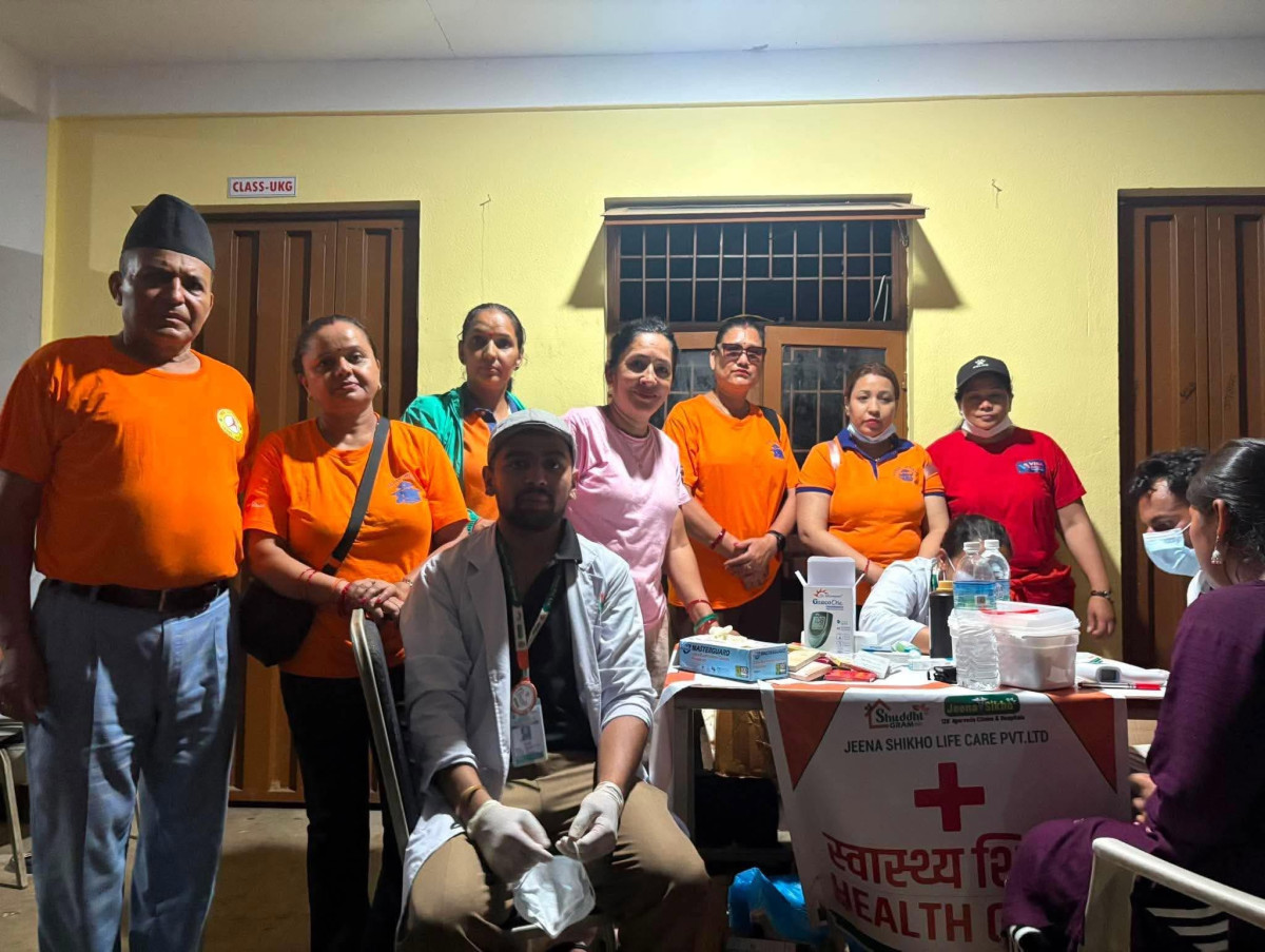 होल्डिङ सेन्टरहरूमा स्मार्ट र त्रिशुलीको राहत, शुद्धिग्राम हस्पिटलद्वारा निःशुल्क स्वास्थ्य शिविर
