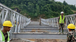 सेनाले बनाउँदै छ देवीघाटमा ५० टन भारवहन क्षमताको ‘एक्रो ब्रिज’