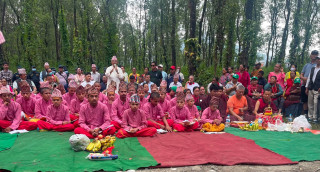 पोखरामा भोटेकोसी बाढीका ७८ शव गाडिएको स्थानमा धार्मिक पाठ र दीप प्रज्वलन