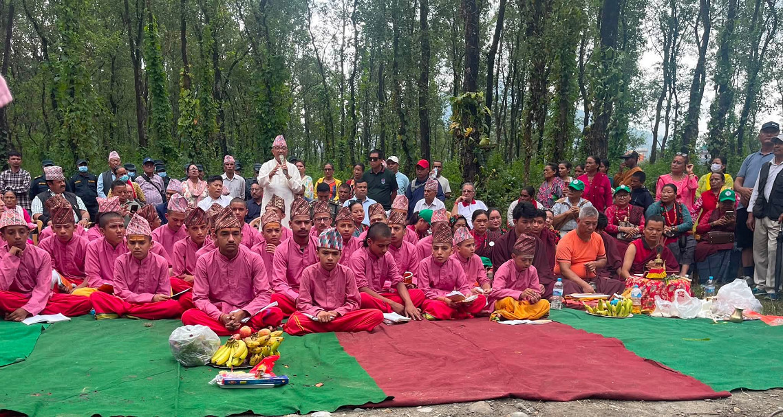 पोखरामा भोटेकोसी बाढीका ७८ शव गाडिएको स्थानमा धार्मिक पाठ र दीप प्रज्वलन