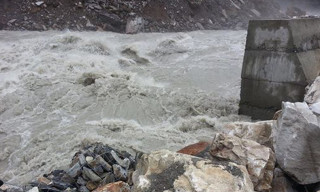 टिकटक बनाउने क्रममा महाकालीमा किशोरी बेपत्ता