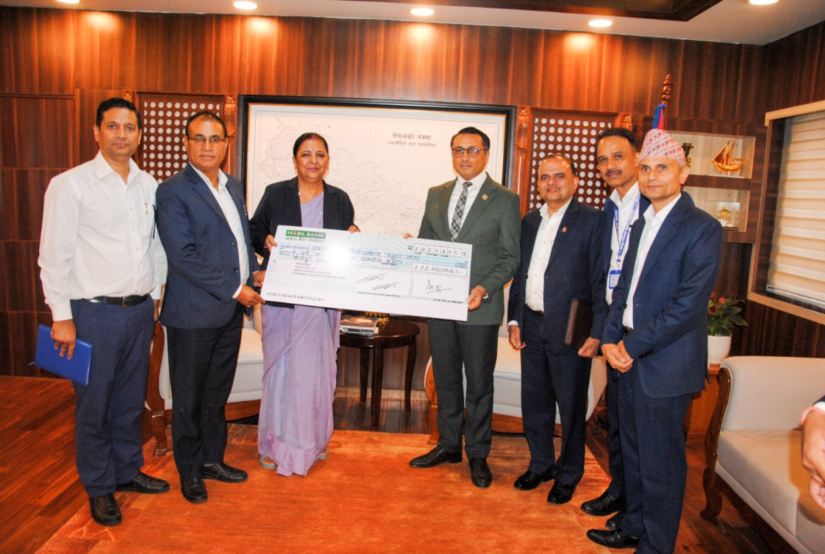 नेपाल  टेलिकमका कर्मचारीहरूद्वारा बाढी पीडितहरुका लागि २ करोड २ लाख सहयोग
