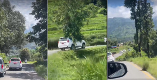 बाढीपीडित भेट्न राहत सामग्री लिएर हिँडे देउवा