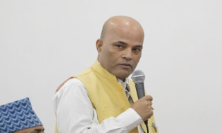अमरेशको बालेनलाई चेतावनी– ‘तपाईंको सरकार तासको पत्ता हो’