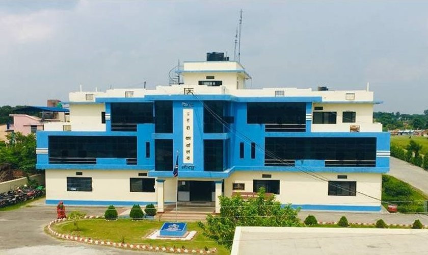 मोरङ कारागारको बी ब्लकमा छापा, १० लाख नगद र फलामे रड बरामद