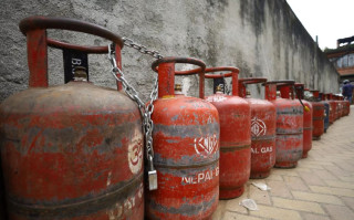 भक्तपुरमा ६० ग्यास सिलिन्डर जफत गरी सर्वसाधारणलाई वितरण